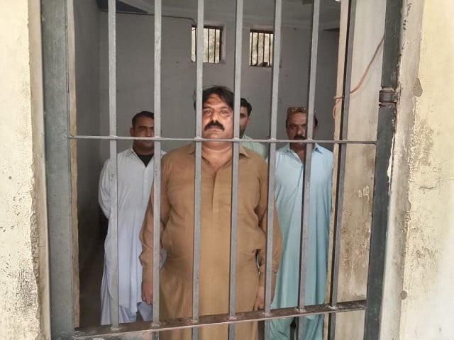 sindh police personnel arrested for extorting cricketer sindh police personnel arrested for extorting cricketer