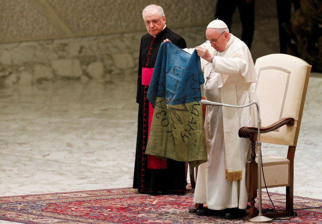 pope francis holds the ukrainian flag that was sent to him from the town of bucha where tied bodies were shot at close range a mass grave and other signs of executions were found during the weekly general audience at the paul vi hall at the vatican april 6 2022 photo reuters pope francis holds the ukrainian flag that was sent to him from the town of bucha where tied bodies were shot at close range a mass grave and other signs of executions were found during the weekly general audience at the paul vi hall at the vatican april 6 2022 photo reuters