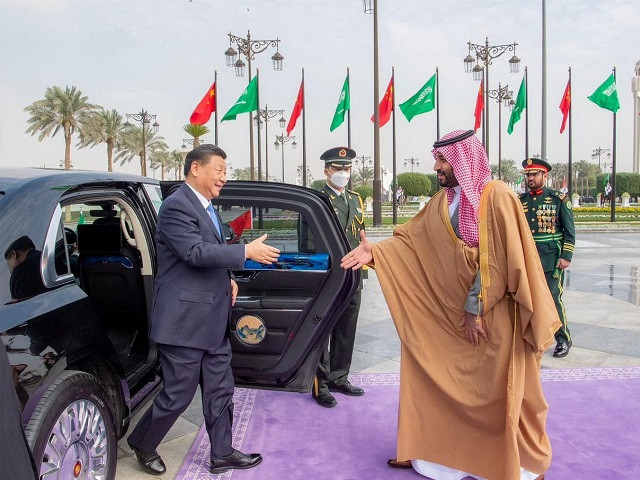 saudi crown prince mohammed bin salman welcomes chinese president xi jinping in riyadh saudi arabia december 8 2022 photo reuters