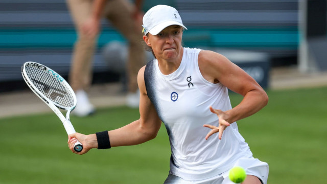 swiatek looks ahead to wimbledon with opening win swiatek looks ahead to wimbledon with opening win