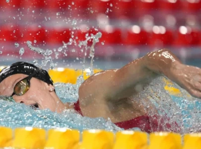 mcintosh victorious in 200m free at pro swim