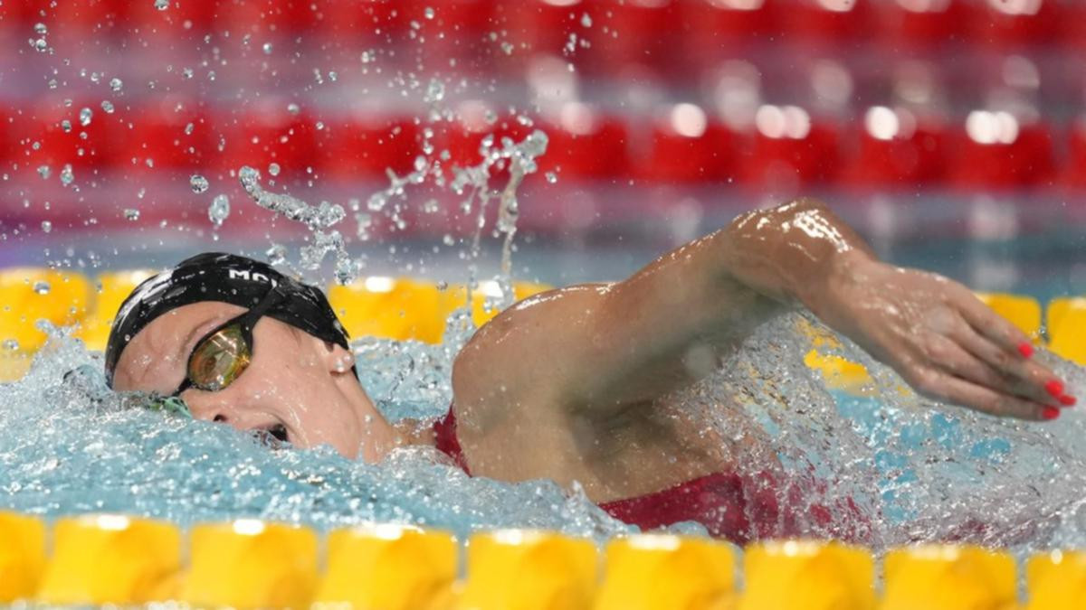 Photo of McIntosh victorious in 200m free at Pro Swim