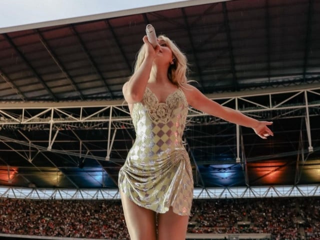 sabrina carpenter says her wembley stadium debut performance did not feel real sabrina carpenter says her wembley stadium debut performance did not feel real