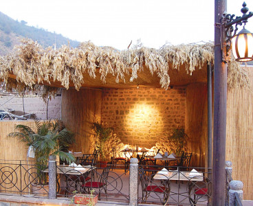 new eatery entices curiosity