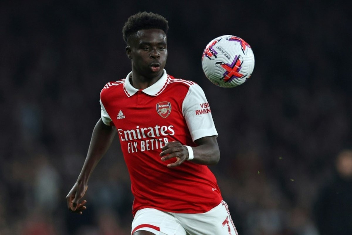 Saka signs new long-term Arsenal deal