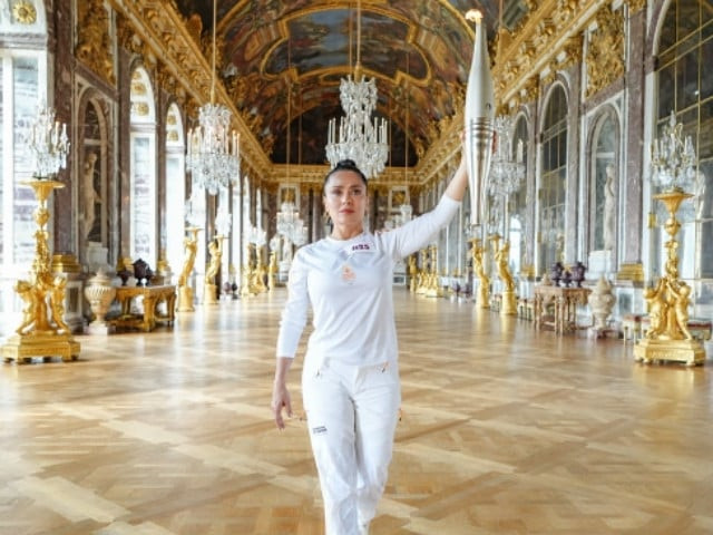 salma hayek said carrying the olympic flame was an honor salma hayek said carrying the olympic flame was an honor