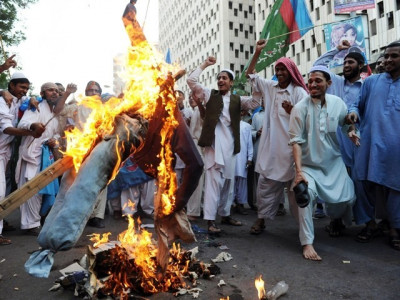 i m a media man shackle me please i m a media man shackle me please