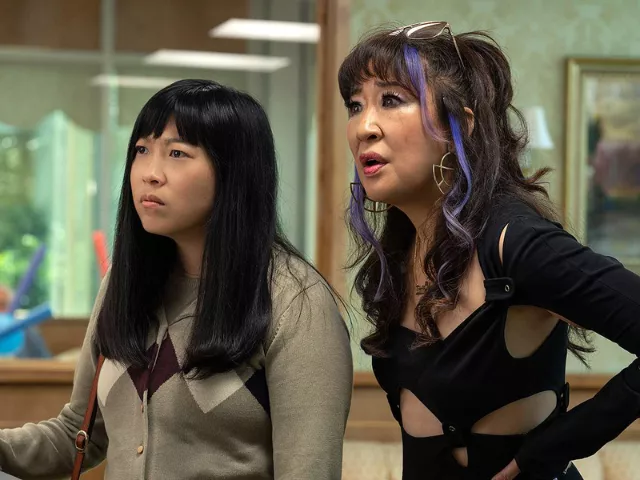 sandra oh wins first emmy award for hulu s quiz lady sandra oh wins first emmy award for hulu s quiz lady