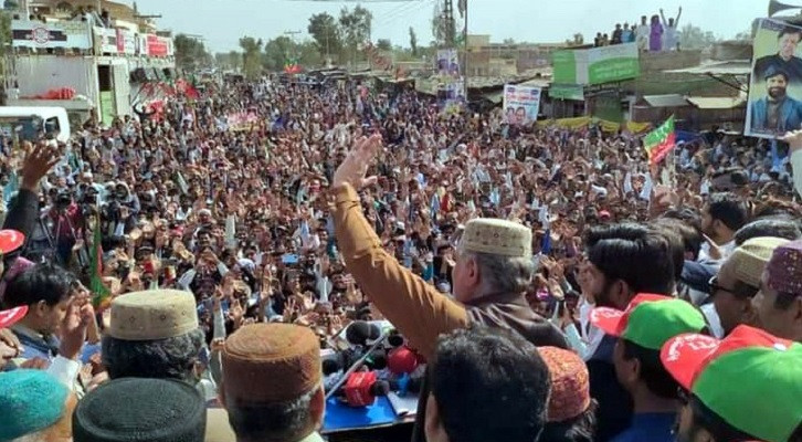 foreign minister shah mahmood qureshi waves to the crowd during his address to them in the sanghar district of sindh on march 2 2022 photo express