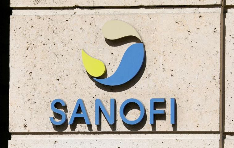 The logo of Sanofi is seen at the company's headquarters in Paris, France, April 24, 2020. REUTERS/Charles Platiau/File Photo