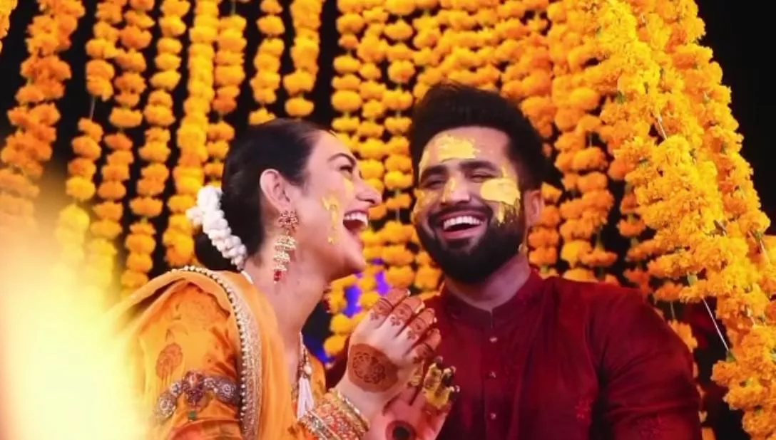 sarah khan and falak shabbir on their mehendi night photo abdul samad zia sarah khan and falak shabbir on their mehendi night photo abdul samad zia