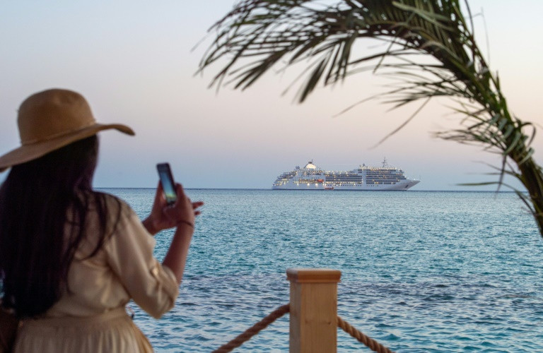 Super cruise ship sets sail from Saudi for first time