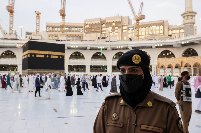 a saudi police female officer stands guard as pilgrims perform final tawaf during the annual haj pilgrimage in the holy city of makkah saudi arabia july 20 2021 photo reuters