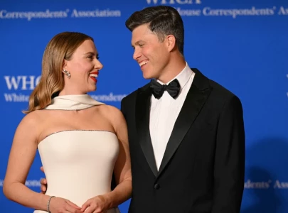 colin jost delivers inappropriate jokes about wife scarlett johansson on snl while she watches
