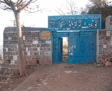earthquake hit schools students brave it in the cold and snow