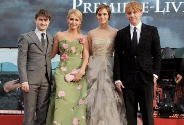 daniel radcliffe j k rowling emma watson and rupert grint arrive at the world premiere of harry potter and the deathly hallows part 2 in trafalgar square on july 7 2011 image courtesy getty images via yahoo