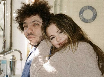 benny blanco gushes over selena gomez i m in love