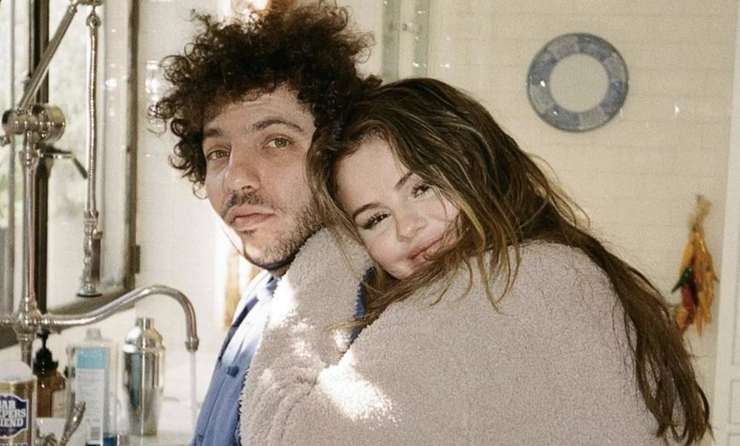 benny blanco gushes over selena gomez i m in love benny blanco gushes over selena gomez i m in love