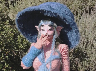 melanie martinez unveils her face ditches prosthetics on the trilogy tour