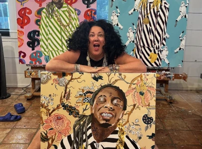 celebrity artist ashley longshore claims abuse by united airlines staff in public meltdown celebrity artist ashley longshore claims abuse by united airlines staff in public meltdown