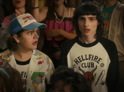 stranger things finn wolfhard gaten matarazzo hold hands while house hunting with elizabeth yu