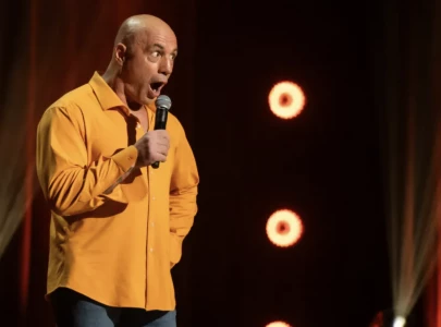 joe rogan s new netflix special burn the boats ignites internet backlash over controversial jokes