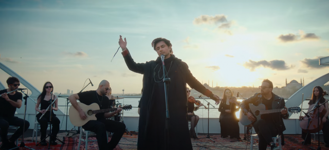 ali zafar s main nahi hoon is a transcendent fusion of pakistani turkish musical influences
