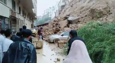 landslide buries 22 cars in gulistan e johar