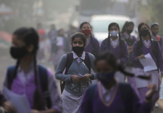 India's Delhi wrestles with 'hazardous' air pollution, primary schools shut
