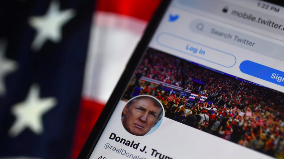 Photo of Trump Twitter account reappears after Musk poll