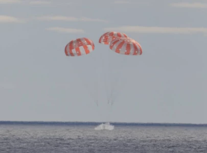 nasa s orion capsule returns to earth capping artemis i flight around moon