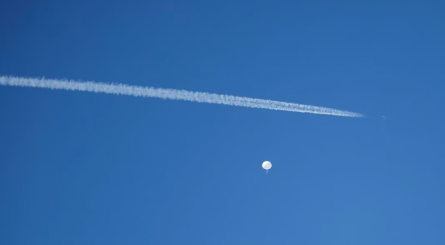 a jet flies by a suspected chinese spy balloon as it floats off the coast in surfside beach south carolina u s february 4 2023 photo reuters randall hill a jet flies by a suspected chinese spy balloon as it floats off the coast in surfside beach south carolina u s february 4 2023 photo reuters randall hill