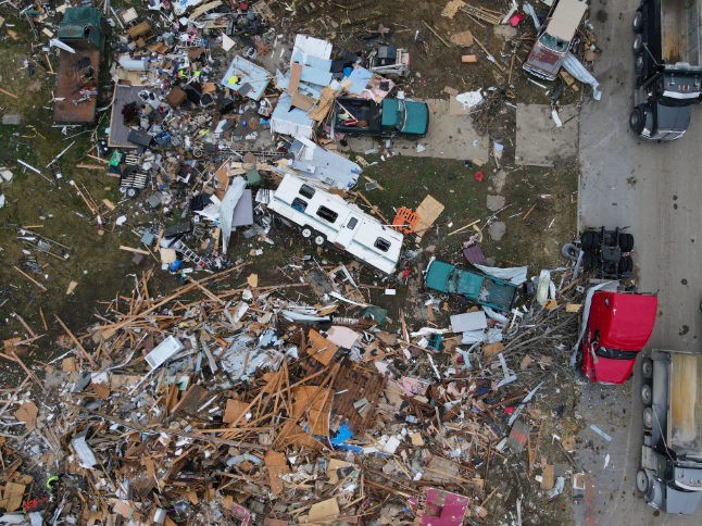 Photo of Death toll tops 20 as storm takes aim at eastern US