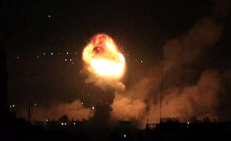 smoke and flames rise during israeli airstrikes in gaza april 6 2023 photo reuters smoke and flames rise during israeli airstrikes in gaza april 6 2023 photo reuters