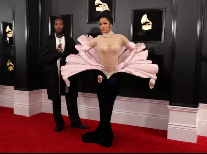 cardi b and offset are they a couple again or just having fun at the knicks game