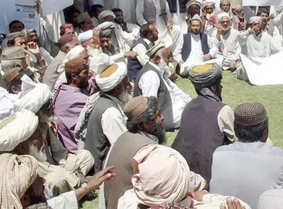 protesting farmers refuse to relent