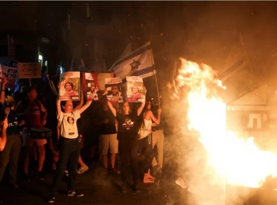anti government protests surge as demonstrators march on netanyahu s home