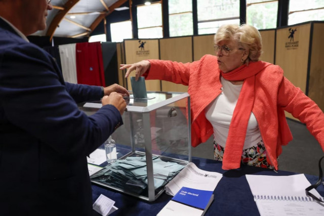 a woman casts her ballot at a polling station during the second round of french parliamentary elections in le touquet paris plage northern france photo reuters a woman casts her ballot at a polling station during the second round of french parliamentary elections in le touquet paris plage northern france photo reuters