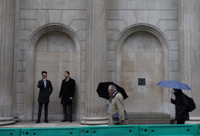 commuters walk pass the bank of england in the city of london financial district in london britain photo reuters commuters walk pass the bank of england in the city of london financial district in london britain photo reuters