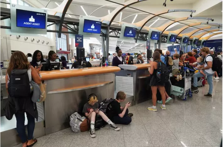 people speak to delta agents as they try to rebook their travel plans after long delays following cyber outages affecting airlines at hartsfield jackson atlanta international airport in atlanta georgia photo reuters people speak to delta agents as they try to rebook their travel plans after long delays following cyber outages affecting airlines at hartsfield jackson atlanta international airport in atlanta georgia photo reuters