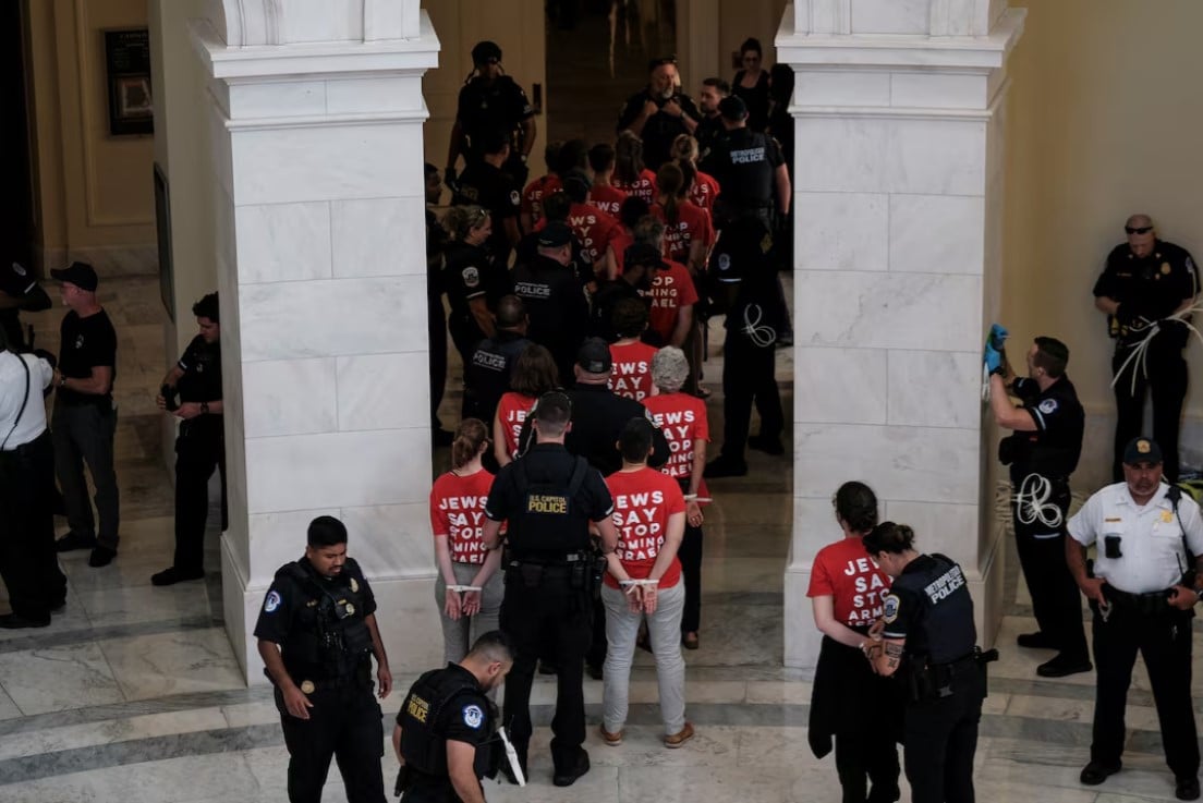 police officers operate during a protest in support of palestinians inside of the cannon office building one day prior to israeli prime minister benjamin netanyahu address to the us congress in washington photo reuters