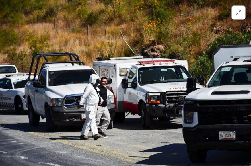 Authorities work on the site of a passenger bus accident where several people died and others were injured while travelling on a highway from Nayarit to Chihuahua, in Piedra Gorda, Mexico, October 26, 2024. REUTERS/Edgar Chavez