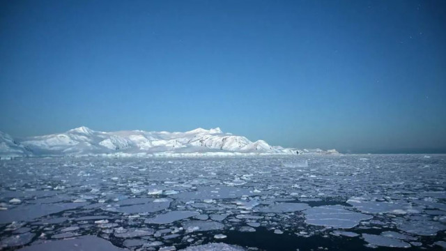 the gigantic ice caps contain enough frozen water to lift oceans 65 metres photo afp file the gigantic ice caps contain enough frozen water to lift oceans 65 metres photo afp file