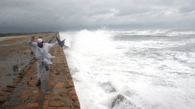 cyclone phet enters sindh cyclone phet enters sindh