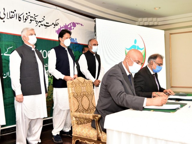 prime minister imran khan witnesses mou signing between khyber pakhtunkhwa government and state life for universal coverage of sehat insaf cards in k p in a ceremony held at islamabad on august 20 2020 photo pid