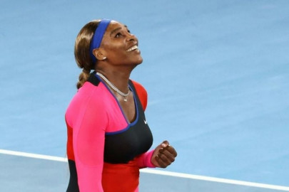 serena floors halep to make australian open semis