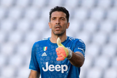 buffon breaks serie a appearances record