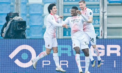 milan clubs jostle to end year top of serie a milan clubs jostle to end year top of serie a