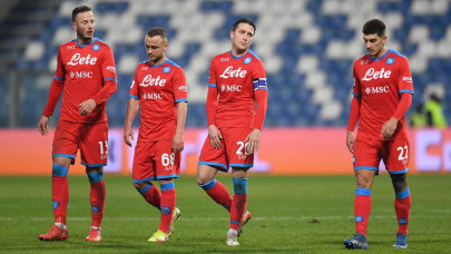 napoli collapse to allow milan rivals to close gap napoli collapse to allow milan rivals to close gap