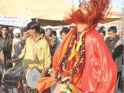 urs celebrations singing for shah abdul latif bhittai to the tune of the tamboora